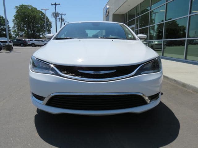 2017 Chrysler 200 Limited - Photo 8
