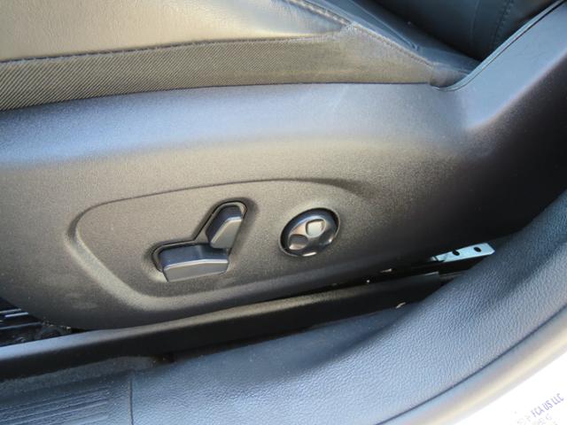 2017 Chrysler 200 Limited - Photo 12