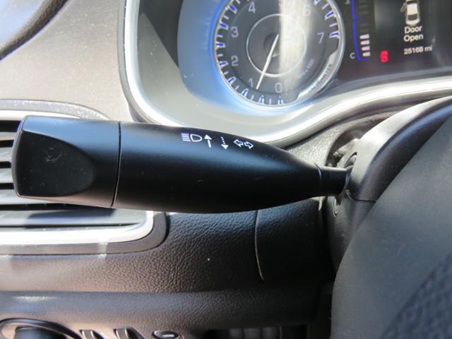 2017 Chrysler 200 Limited - Photo 20