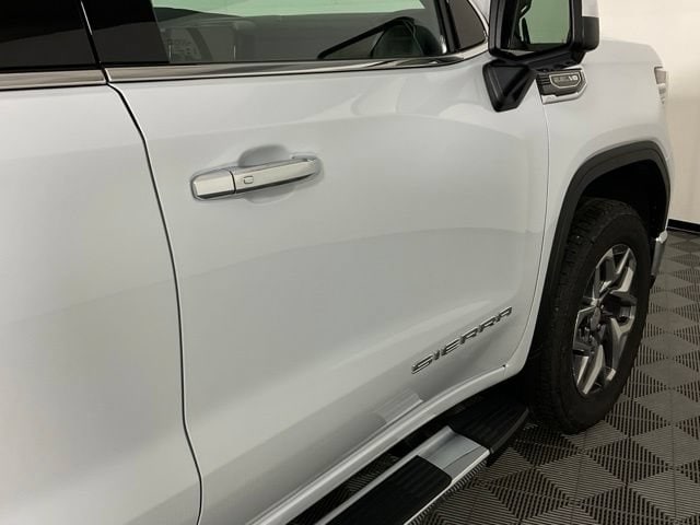 2026 GMC Sierra 1500 SLT - Photo 9