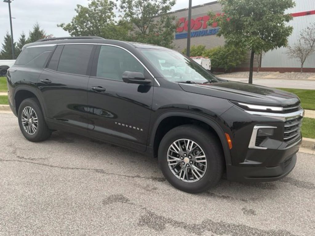 Used 2024 Chevrolet Traverse LT SUV