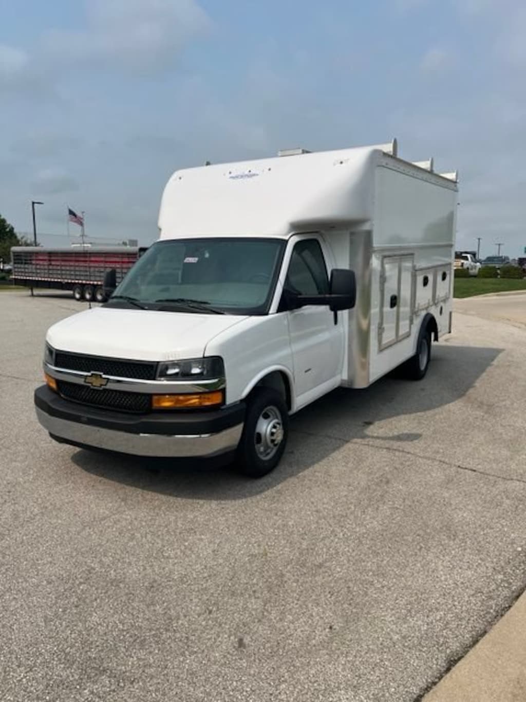 New 2026 Chevrolet Express Cutaway 3500 1WT Cutaway Van