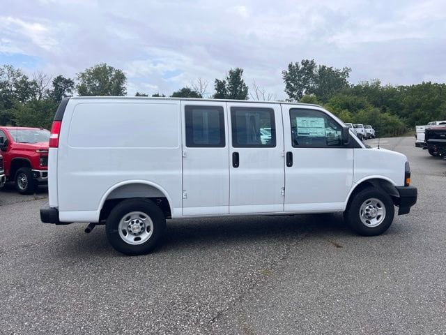 2025 Chevrolet Express Cargo Work Van - Photo 10