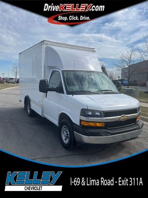 2025 Chevrolet Express Cutaway Base