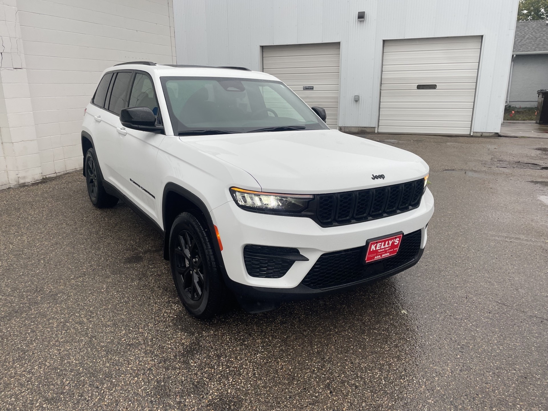 Used 2025 Jeep Grand Cherokee Altitude with VIN 1C4RJHAG7S8753270 for sale in Ada, Minnesota