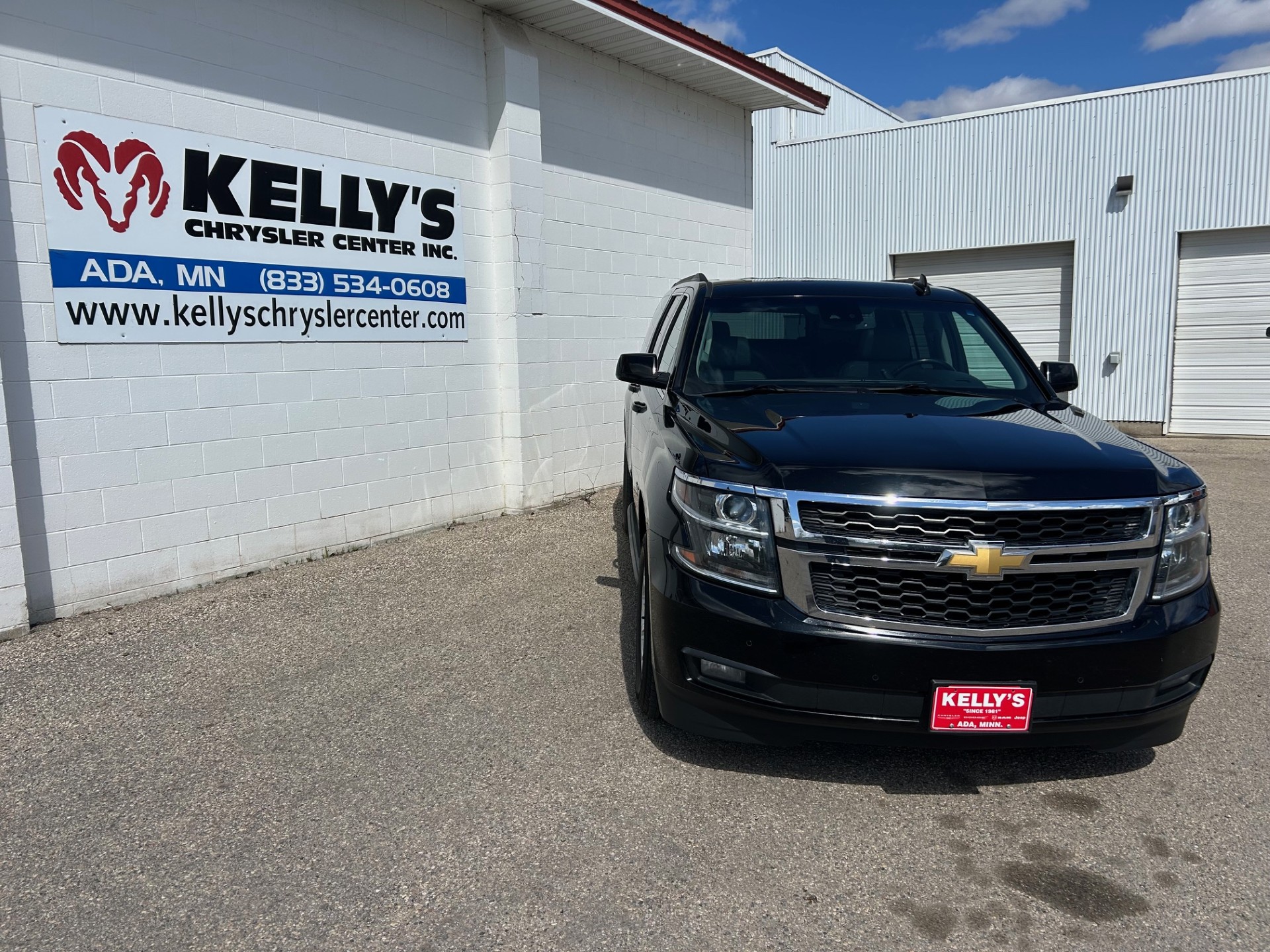Used 2019 Chevrolet Suburban LT with VIN 1GNSKHKC9KR348250 for sale in Ada, Minnesota
