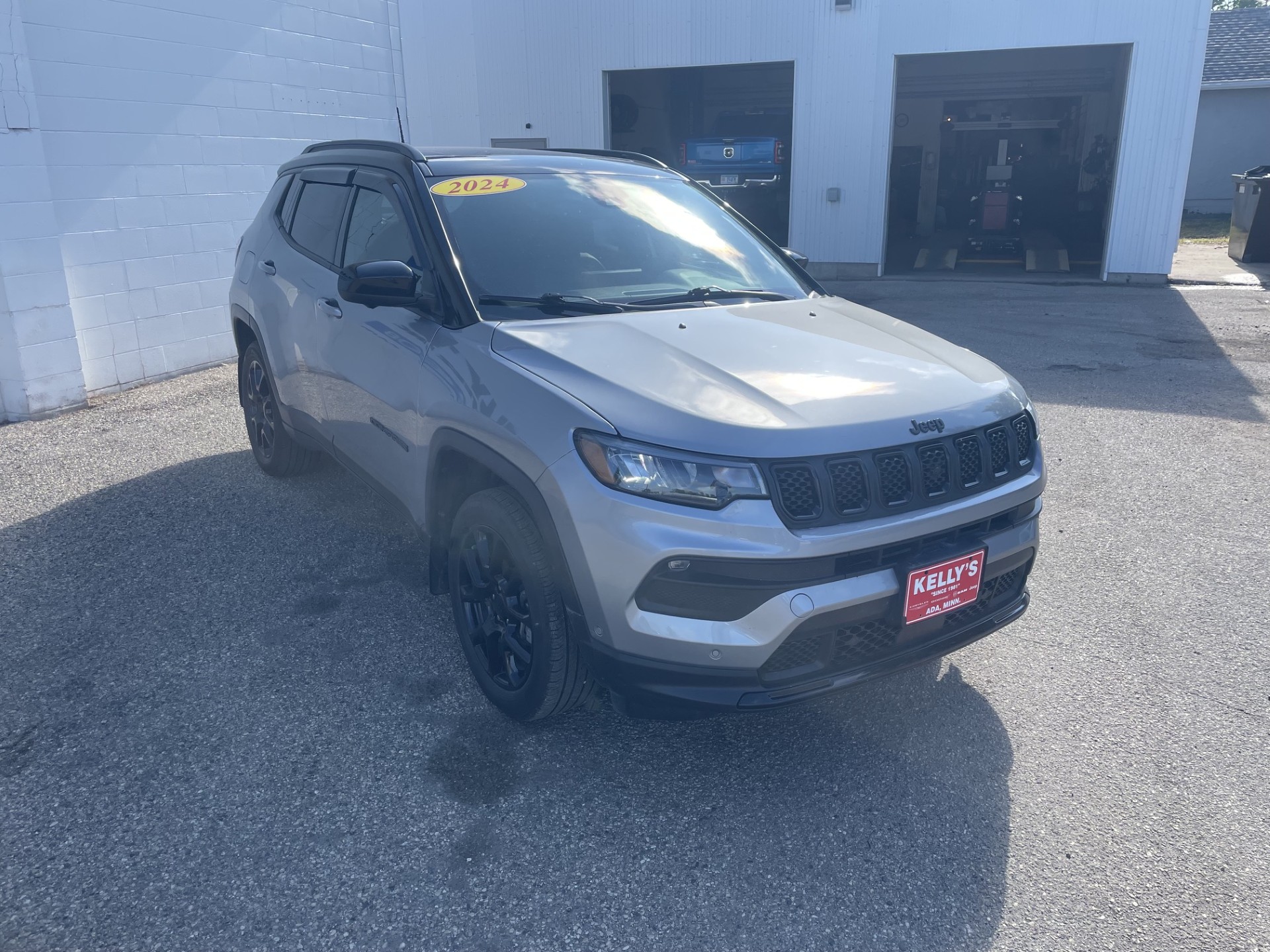 Used 2024 Jeep Compass Latitude with VIN 3C4NJDBN7RT580964 for sale in Ada, Minnesota