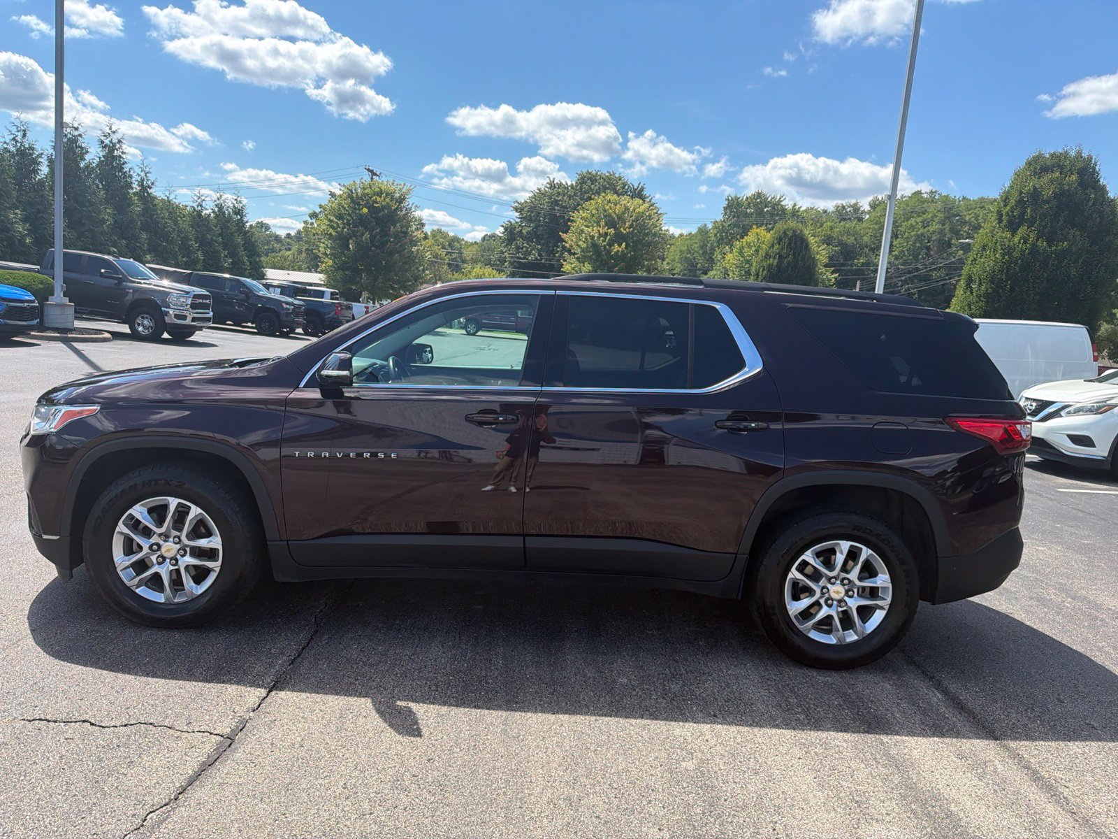 Used 2020 Chevrolet Traverse 1LT with VIN 1GNEVGKW1LJ113818 for sale in Greendale, IN