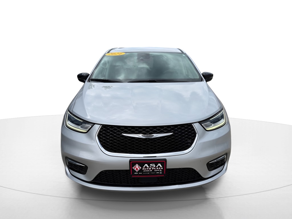 Used 2024 Chrysler Pacifica Touring L with VIN 2C4RC1BG0RR148134 for sale in Jackson, Minnesota