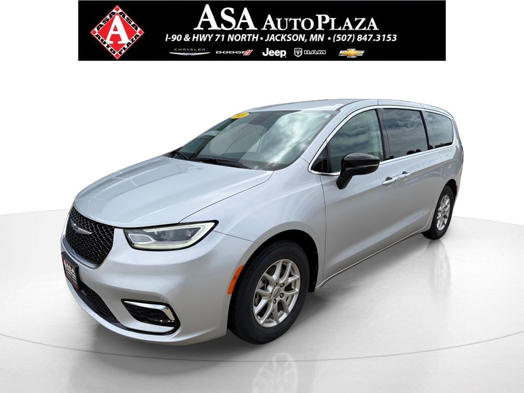 Used 2024 Chrysler Pacifica Touring L Minivan/Van