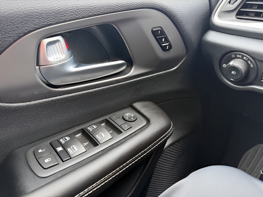 2026 Chrysler Pacifica Select - Photo 24