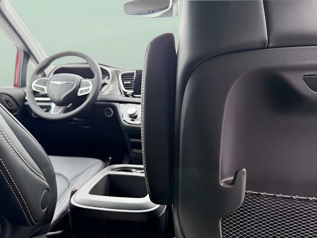 2026 Chrysler Pacifica Select - Photo 13