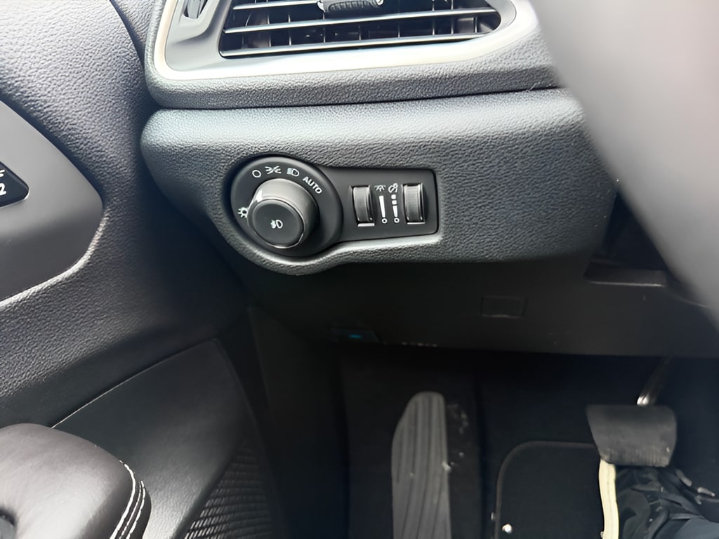 2026 Chrysler Pacifica Select - Photo 23