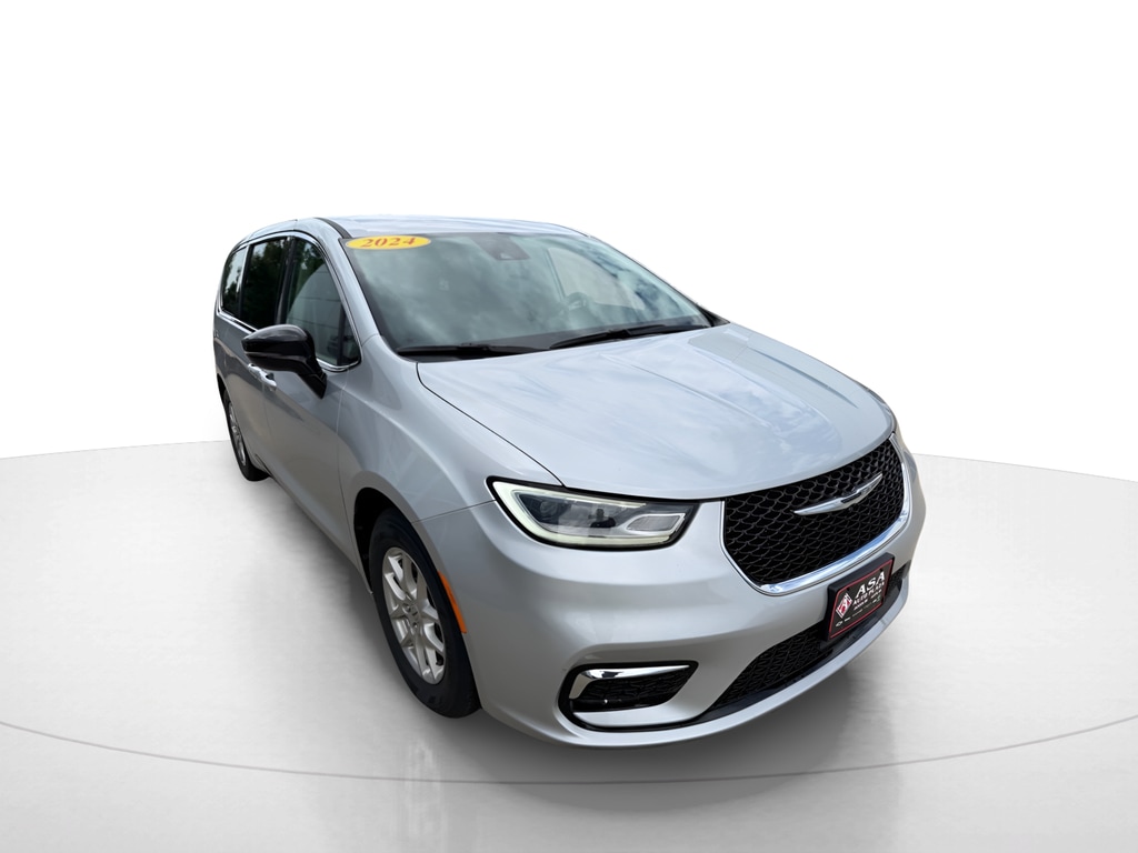 Used 2024 Chrysler Pacifica Touring L Minivan/Van