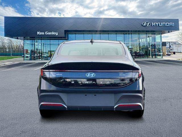 2026 Hyundai Sonata SE - Photo 9