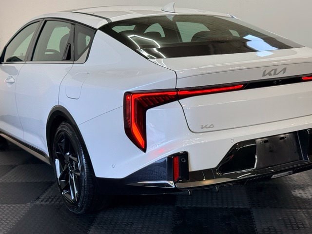 2025 Kia K4 GT-Line Turbo - Photo 9