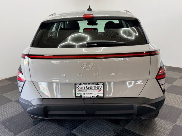 2024 Hyundai Kona SE - Photo 10