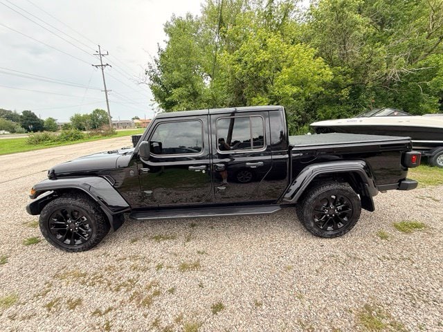 2025 Jeep Gladiator Nighthawk - Photo 14