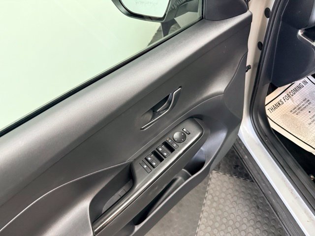2024 Hyundai Kona SE - Photo 17