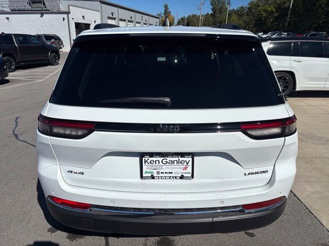 2023 Jeep Grand Cherokee Laredo - Photo 11