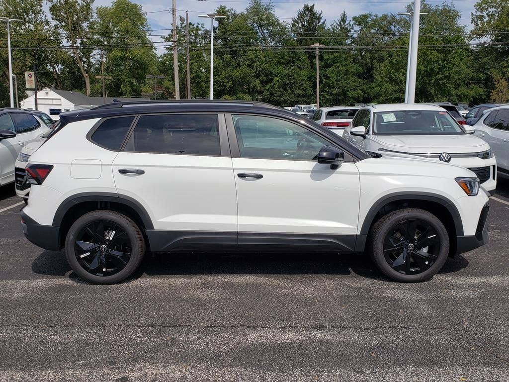 New 2027 Volkswagen Taos 1.5T SE Black SUV