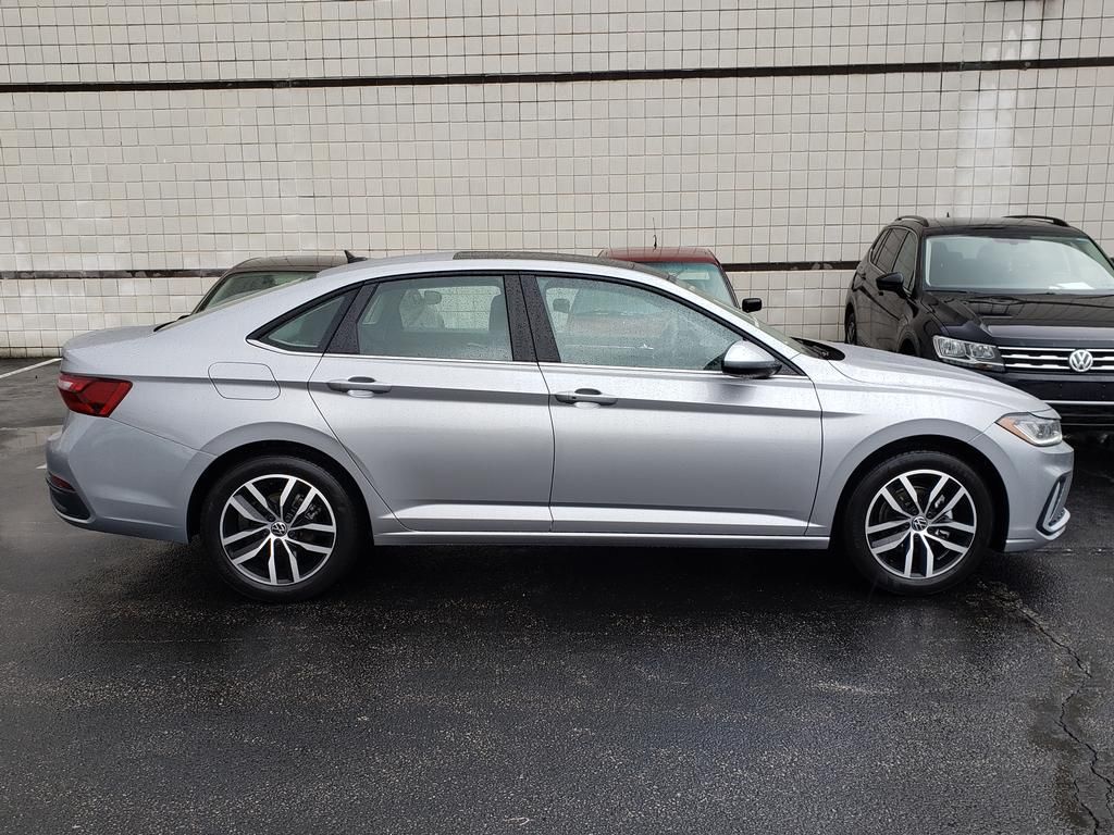 2026 Volkswagen Jetta SE - Photo 2