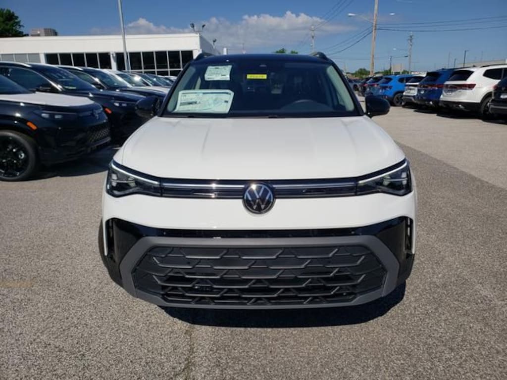 New 2026 Volkswagen Taos 1.5T SE Black SUV