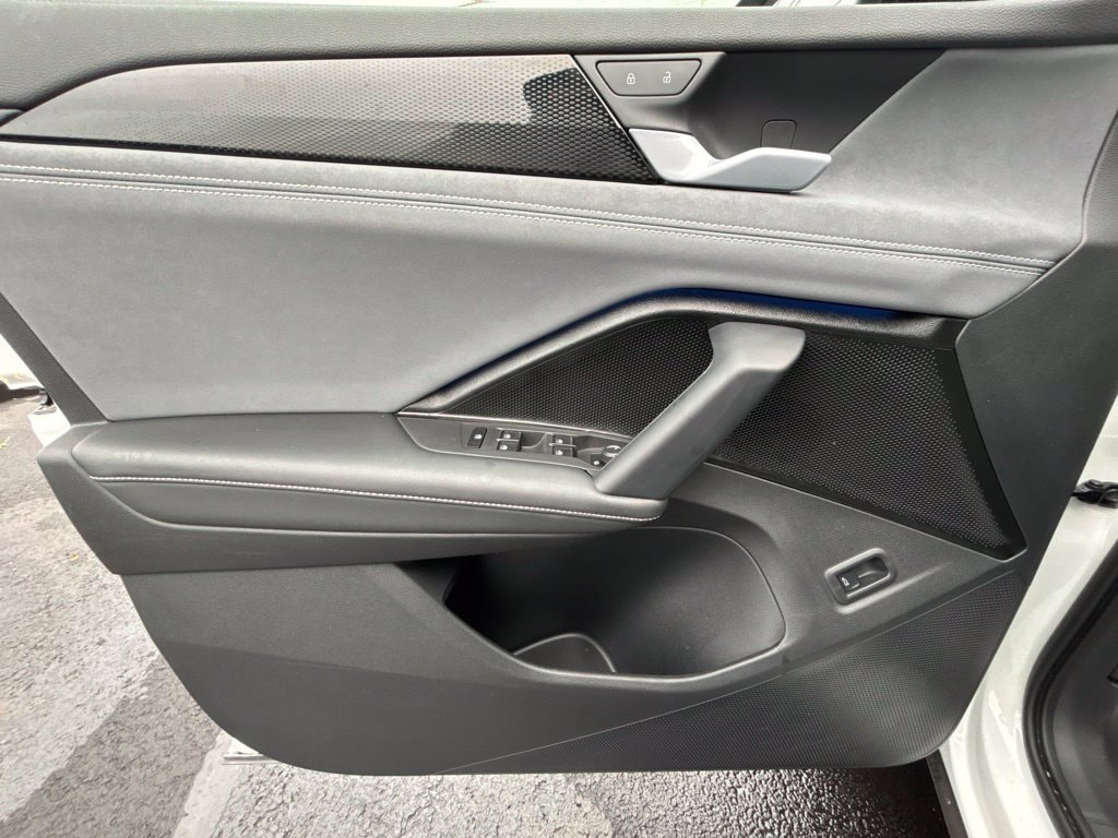 2026 Volkswagen Tiguan SE R-LINE BLACK - Photo 13