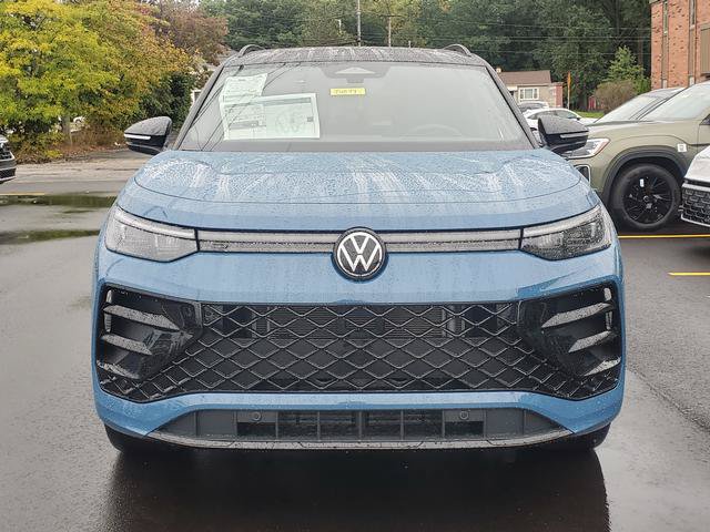 New 2026 Volkswagen Tiguan SE R-Line Black SUV