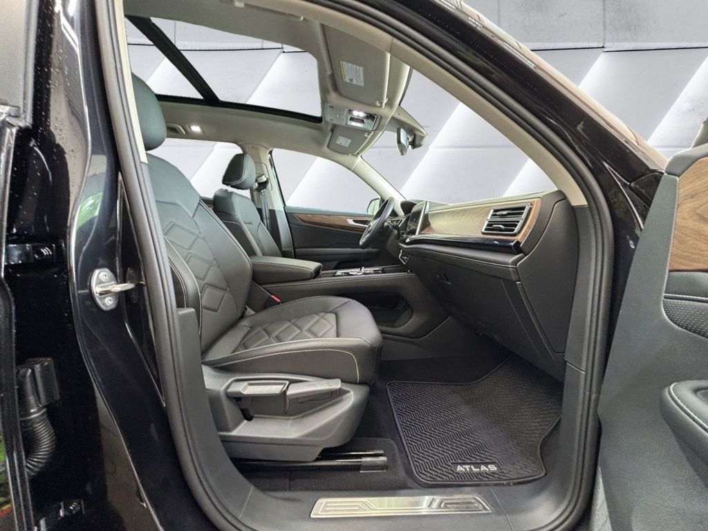 2026 Volkswagen Atlas SE w/Tech - Photo 15