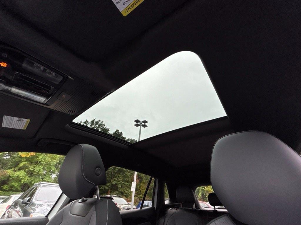 2026 Volkswagen Tiguan SE R-LINE BLACK - Photo 11