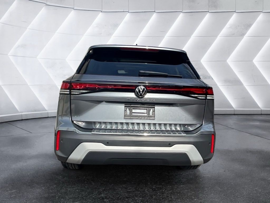 New 2025 Volkswagen Tiguan 2.0T SE SUV