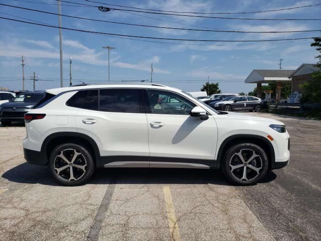 New 2026 Volkswagen Tiguan SE SUV