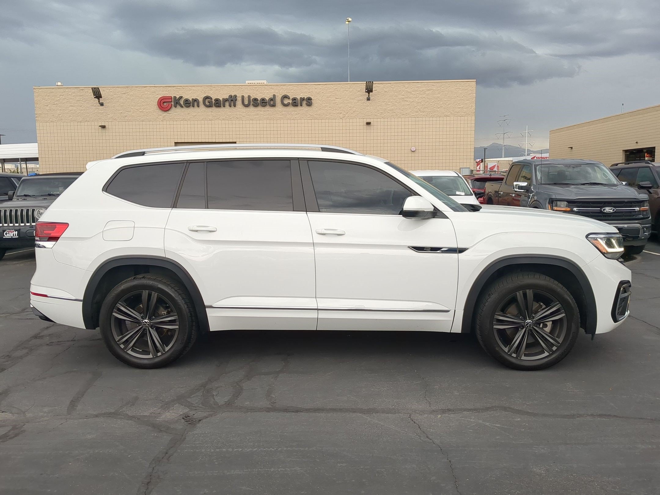 Used 2022 Volkswagen Atlas 3.6L V6 SEL R-Line SUV