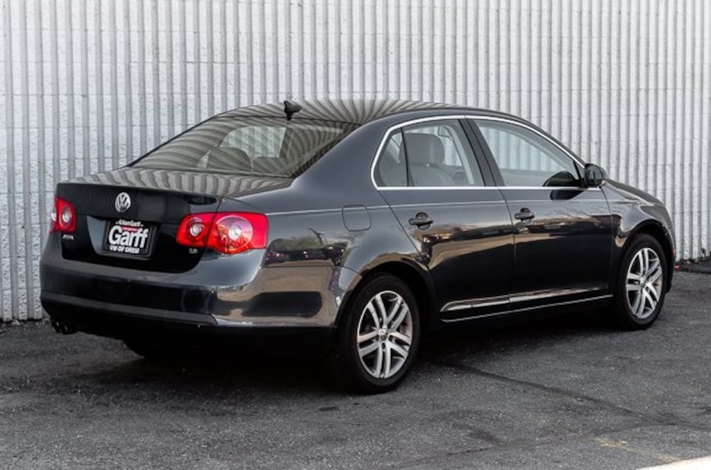 Used 2005 Volkswagen Jetta 2.5 Sedan