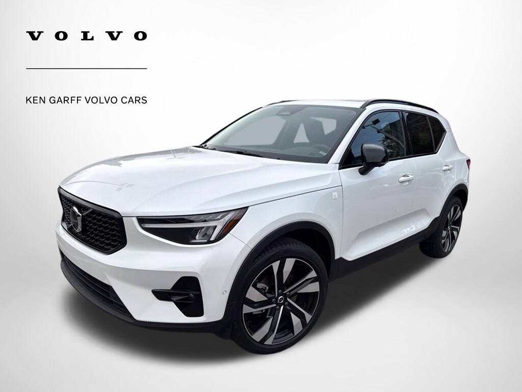 Used 2024 Volvo XC40 Plus Dark Theme B5 AWD Plus Dark Theme
