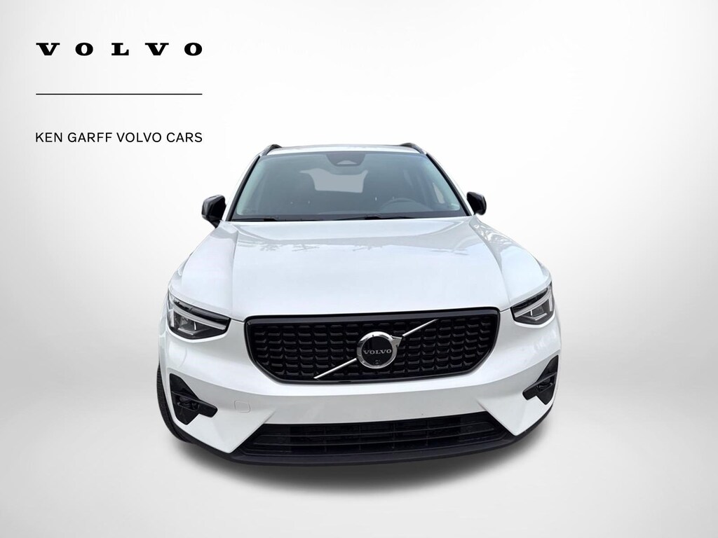 Used 2024 Volvo XC40 Plus Dark Theme B5 AWD Plus Dark Theme