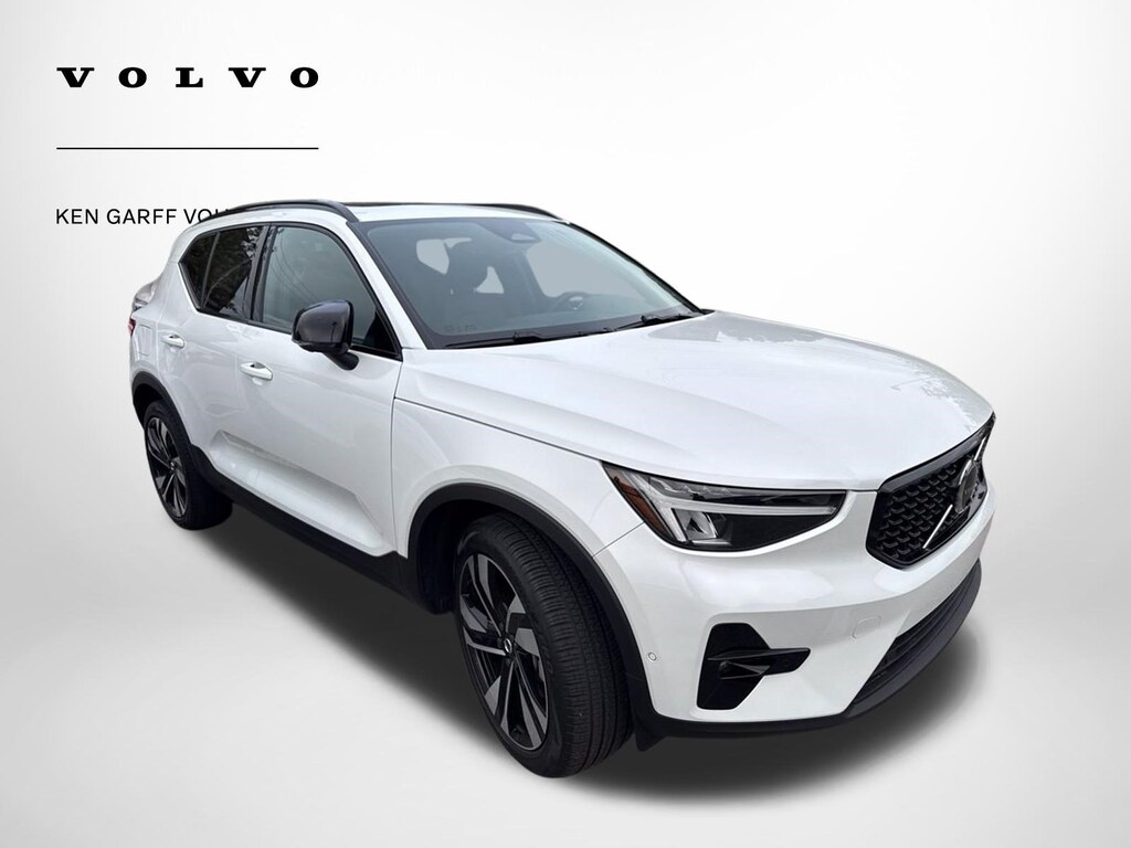 Used 2024 Volvo XC40 Plus Dark Theme B5 AWD Plus Dark Theme