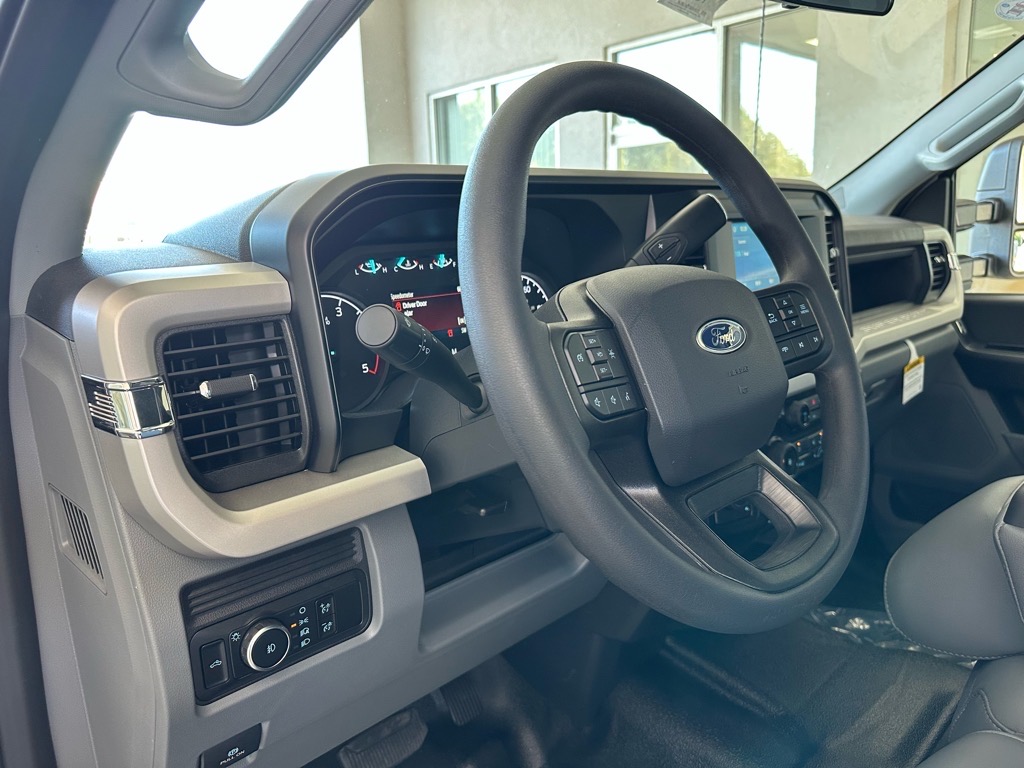 2026 Ford F-350 Super Duty Chassis Cab XL - Photo 23