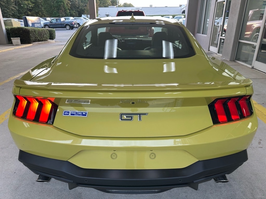 2025 Ford Mustang GT Fastback - Photo 11