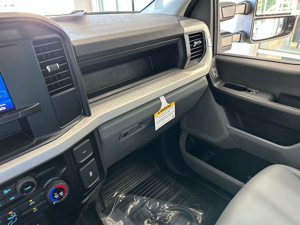 2026 Ford F-350 Super Duty Chassis Cab XL - Photo 43