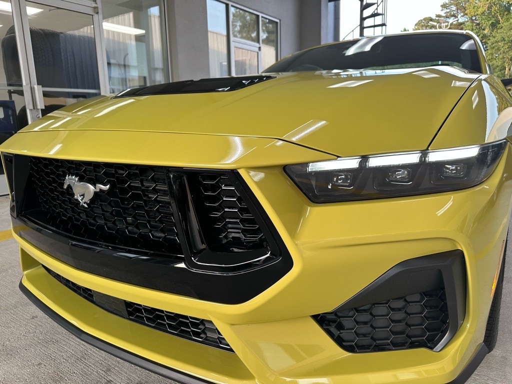 2025 Ford Mustang GT Fastback - Photo 2