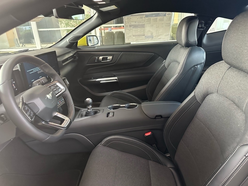 2025 Ford Mustang GT Fastback - Photo 18