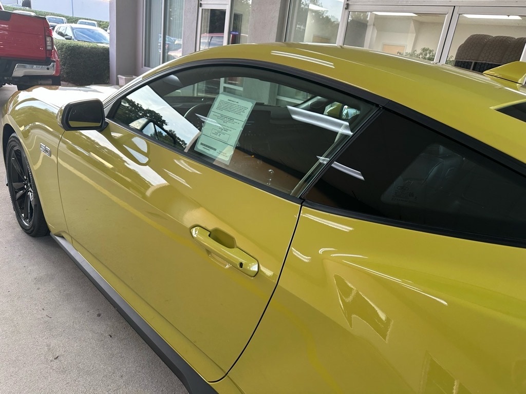 2025 Ford Mustang GT Fastback - Photo 12