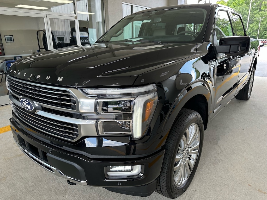 New 2026 Ford F-150 Platinum 4x4 Platinum SuperCrew 5.5 ft. SB