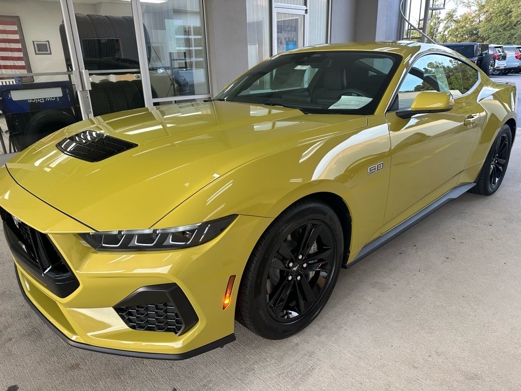 2025 Ford Mustang GT Fastback - Photo 4