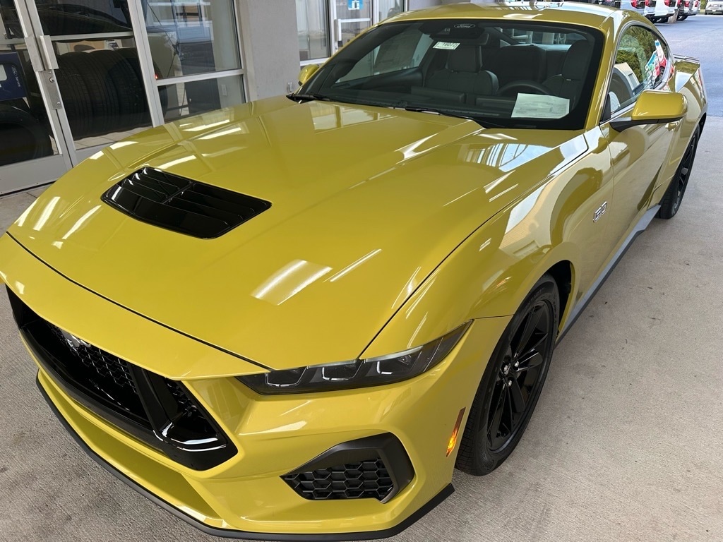 2025 Ford Mustang GT Fastback - Photo 3