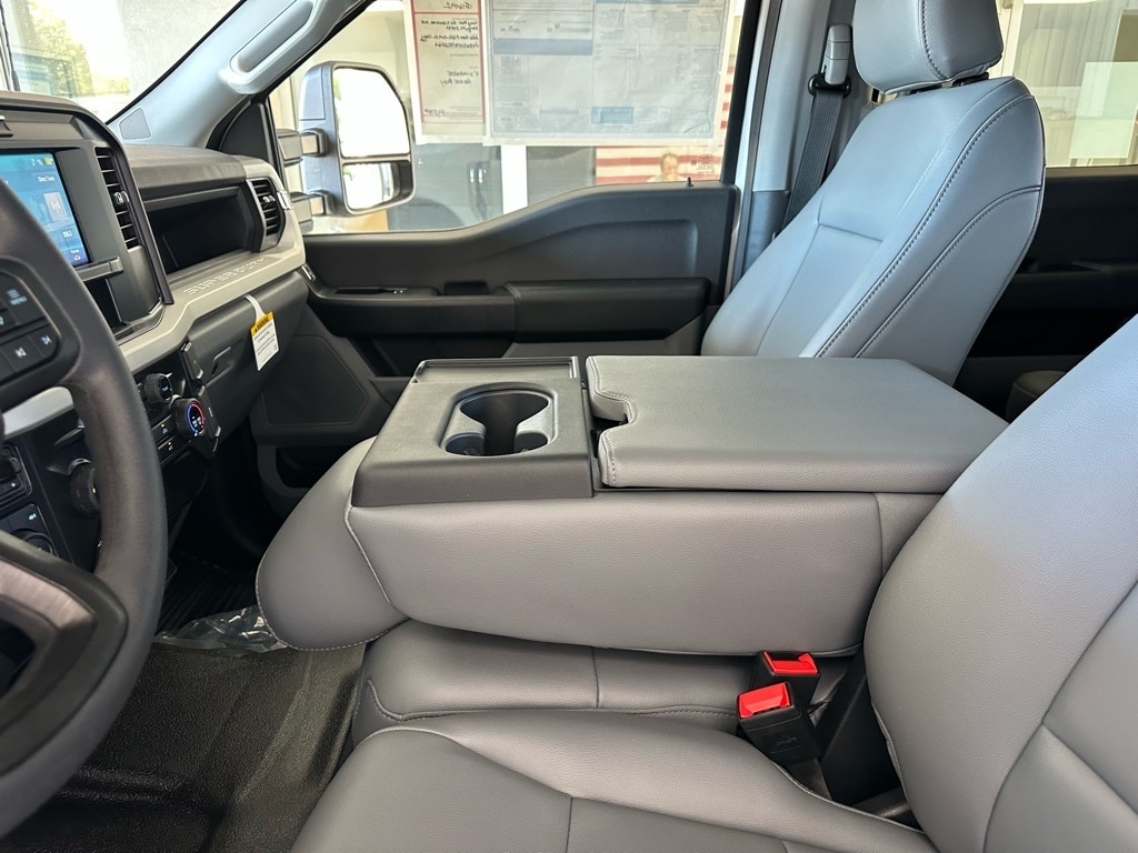 2026 Ford F-350 Super Duty Chassis Cab XL - Photo 24