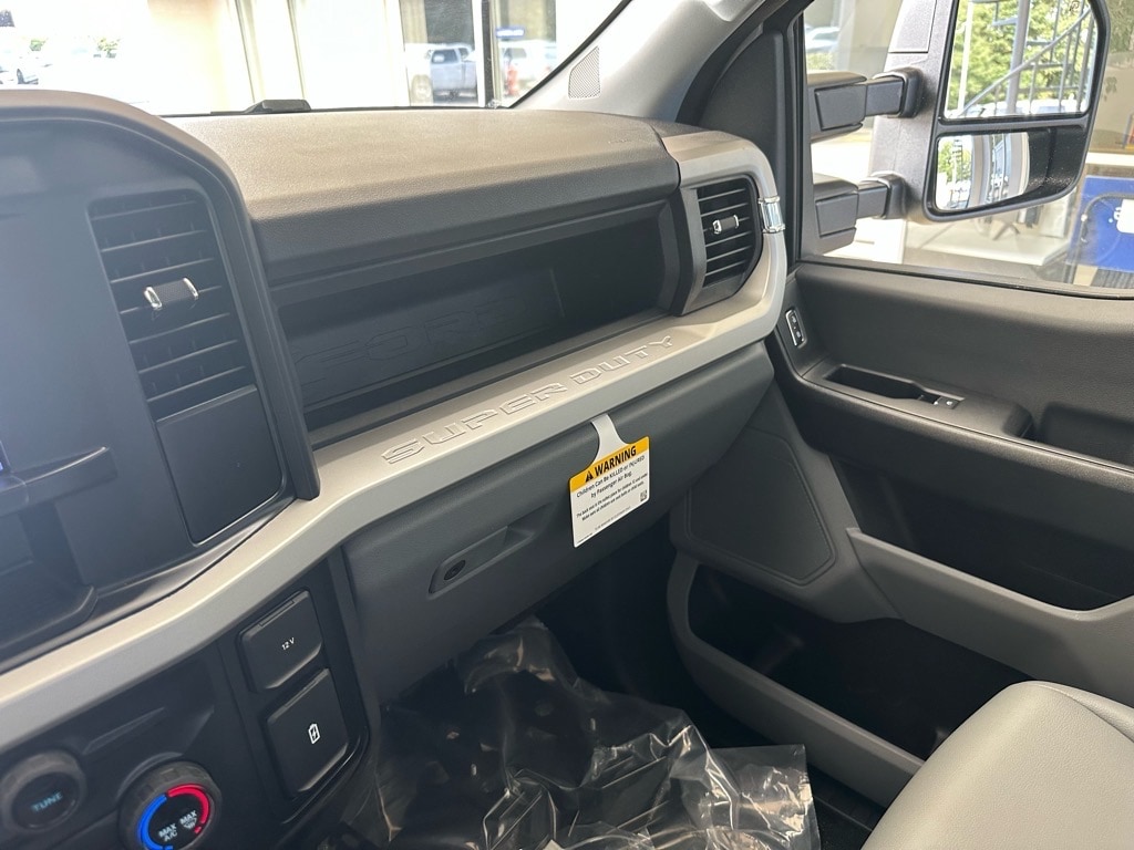 2026 Ford F-350 Super Duty Chassis Cab XL - Photo 41