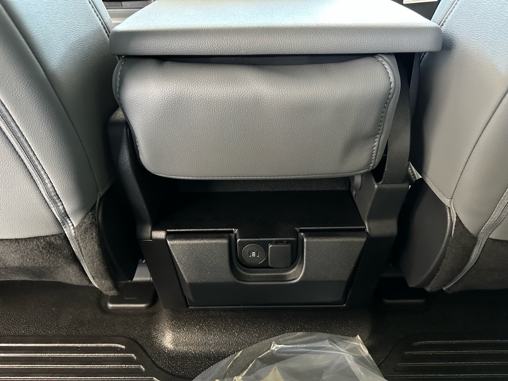 2026 Ford F-350 Super Duty Chassis Cab XL - Photo 33